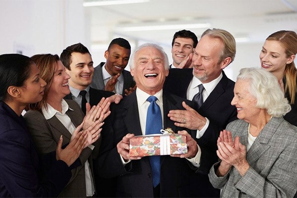 هدایای خلاقانه و کاربردی برای همکار بازنشستهتان