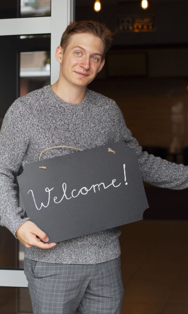 کارمندان دورکار در حال دریافت ولکام پک