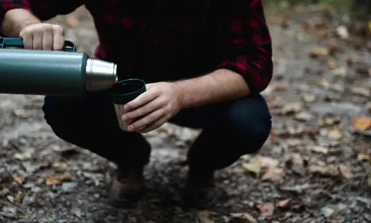 بهترین برندها و مدلهای ماگ مسافرتی مردانه در سال ۲۰۲۵